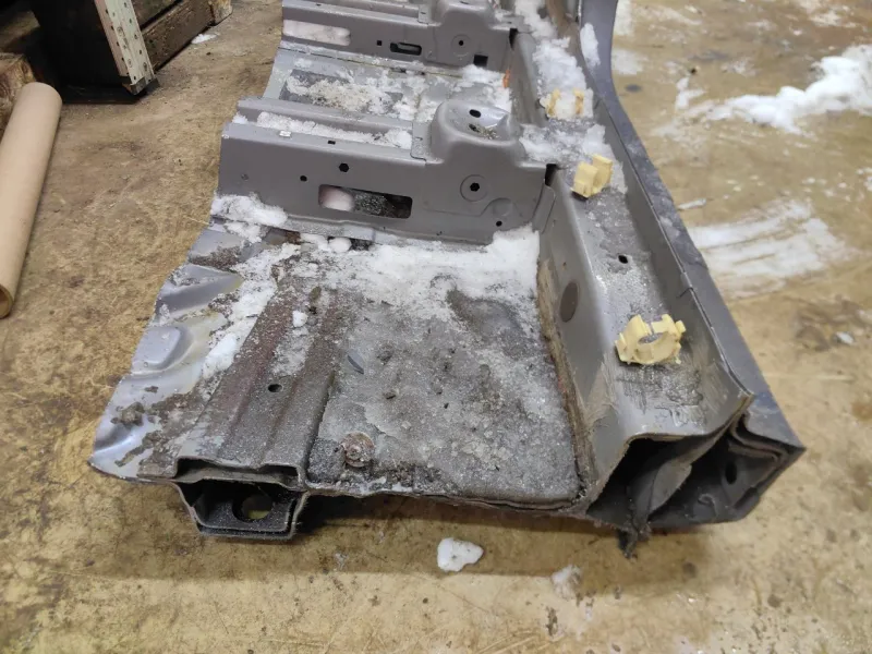 Порог с центральной стойкой