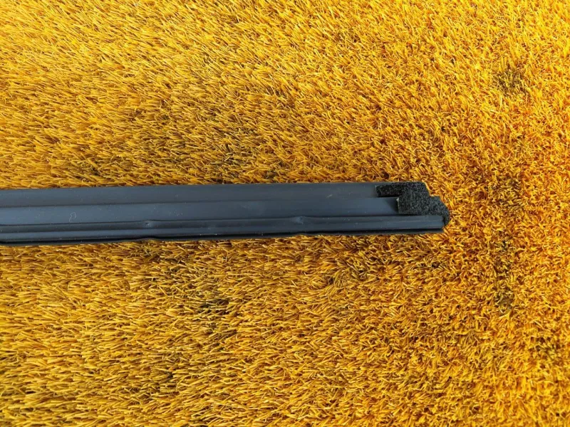 Уплотнитель стекла двери