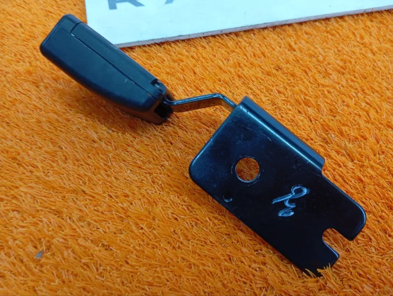 Ответная часть ремня безопасности