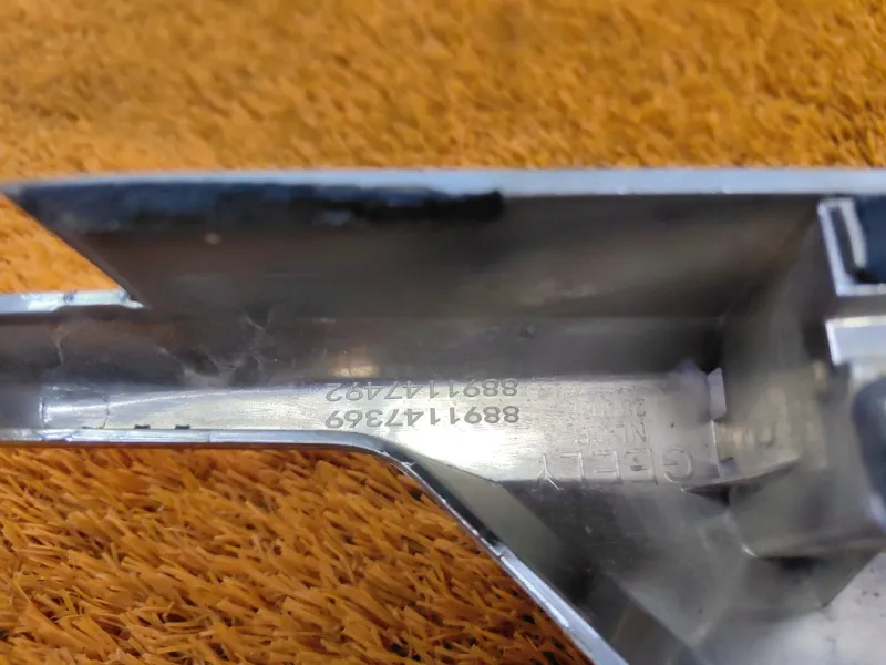 Накладка крышки багажника