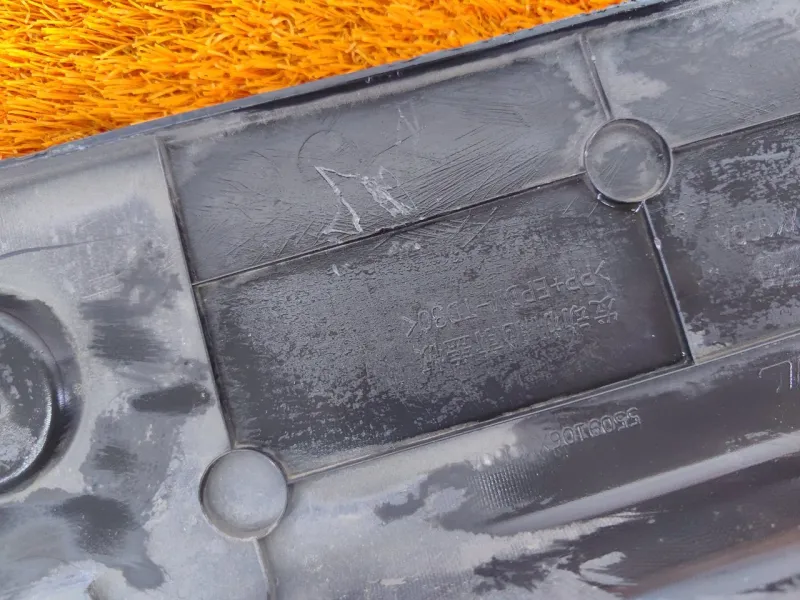 Накладка замка капота