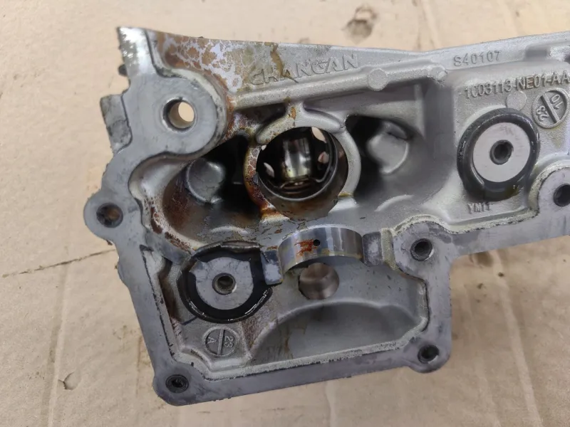 Крышка двигателя передняя