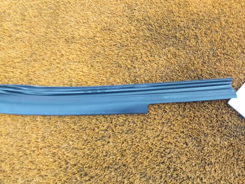 Уплотнитель стекла двери