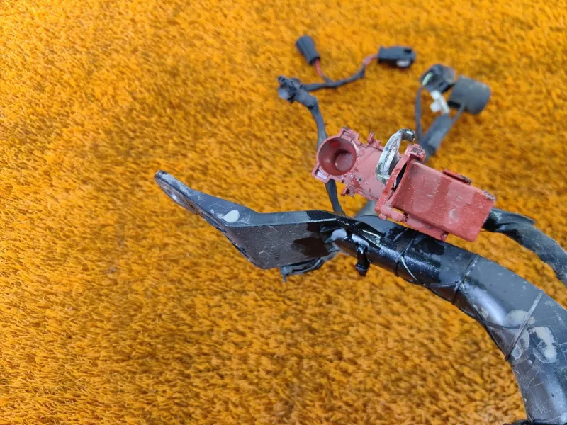 Клемма аккумулятора