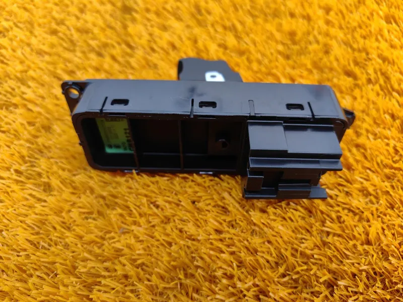 Кнопка стеклоподъемника