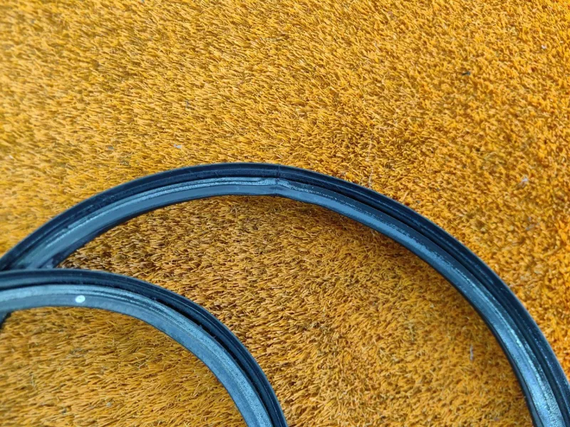 Уплотнитель багажника