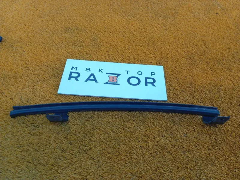 Направляющая стекла двери