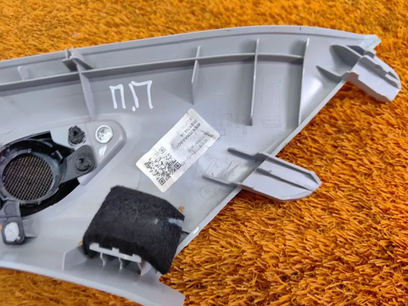 Накладка на стойку кузова