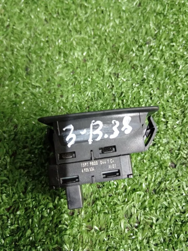 Кнопка стеклоподъемника