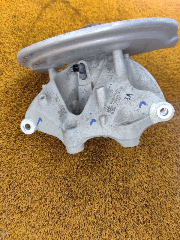 Кулак поворотный