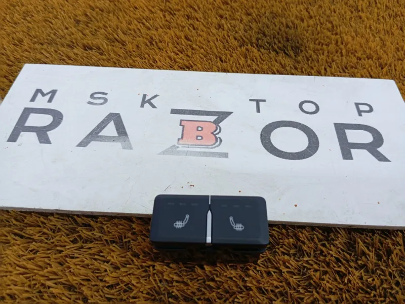 Кнопка обогрева сидений