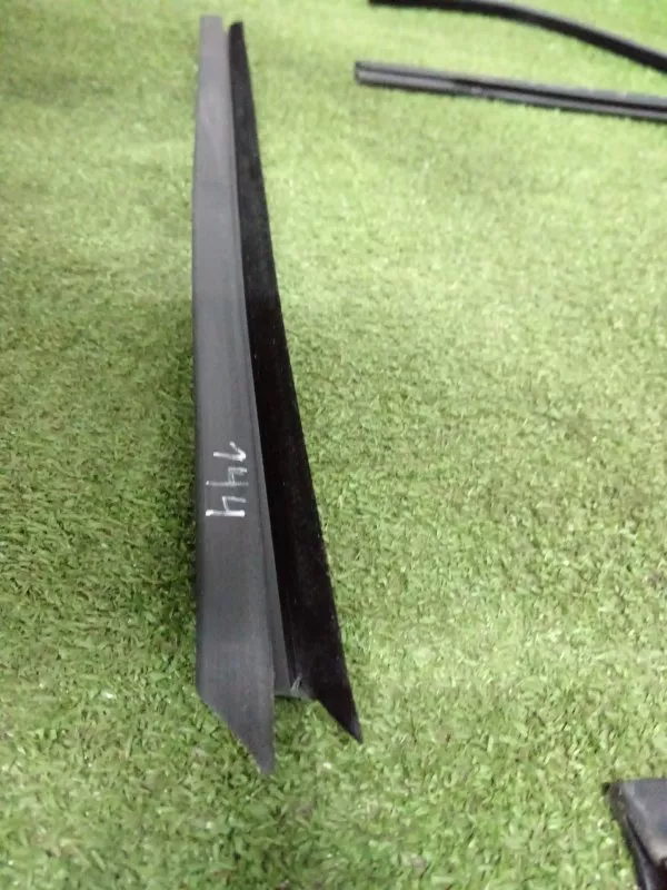 Уплотнитель стекла двери