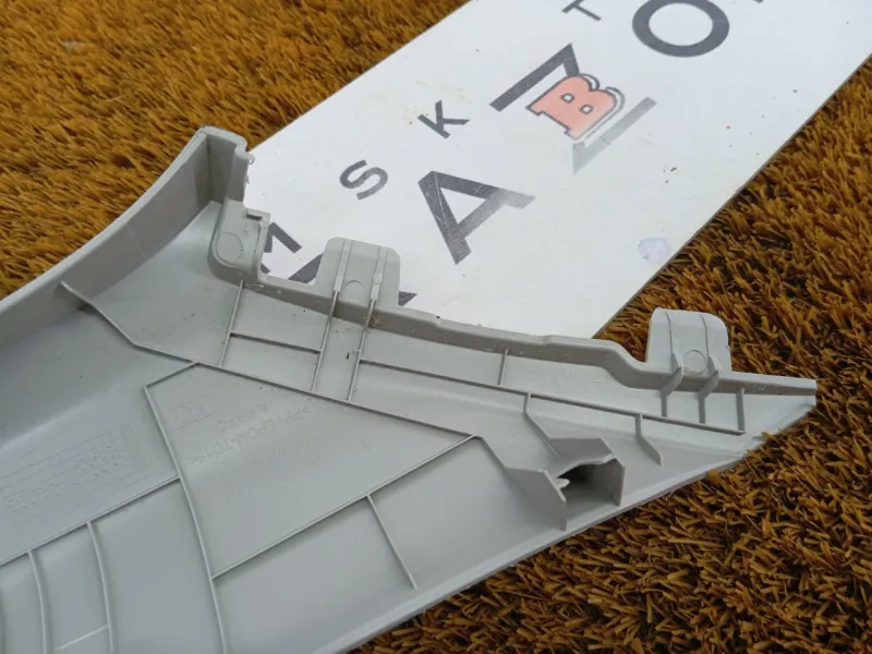 Накладка на стойку кузова