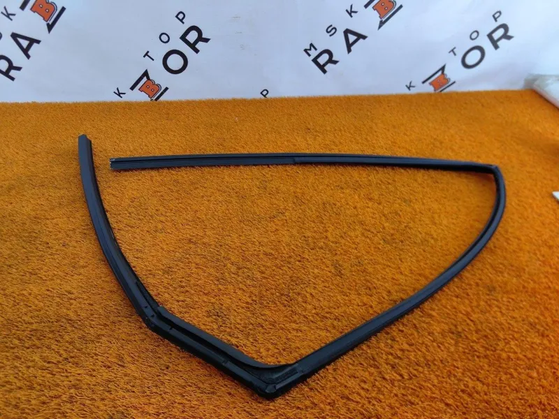 Уплотнитель стекла двери