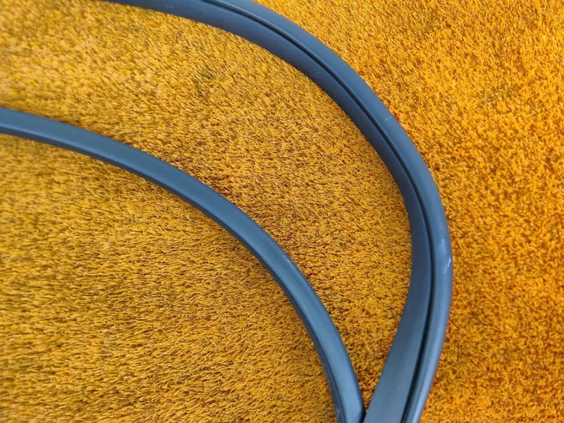 Уплотнитель проема двери