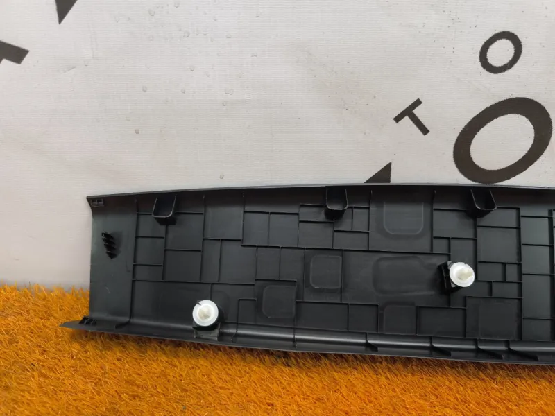 Накладка крышки багажника