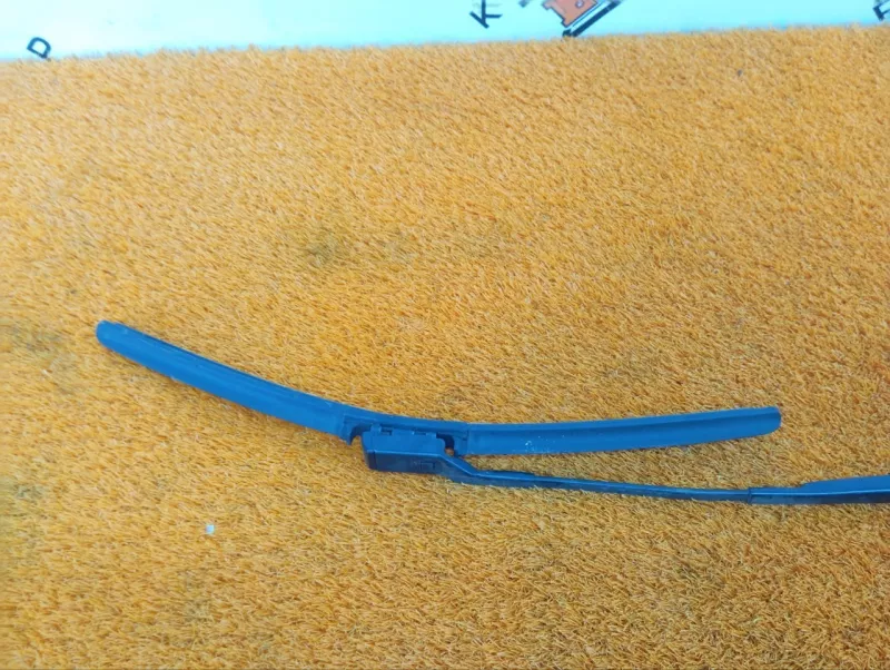 Поводок стеклоочистителя лобового стекла