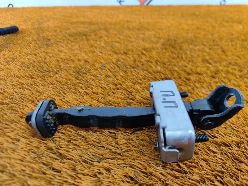 Ограничитель двери