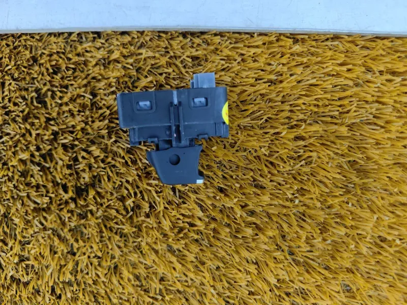 Кнопка стеклоподъемника