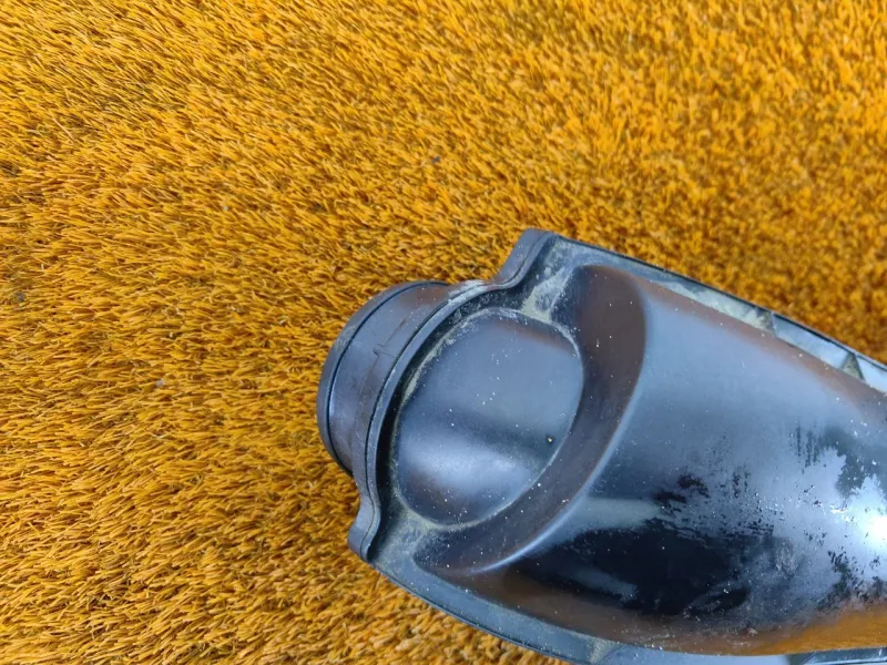 Патрубок воздушного фильтра