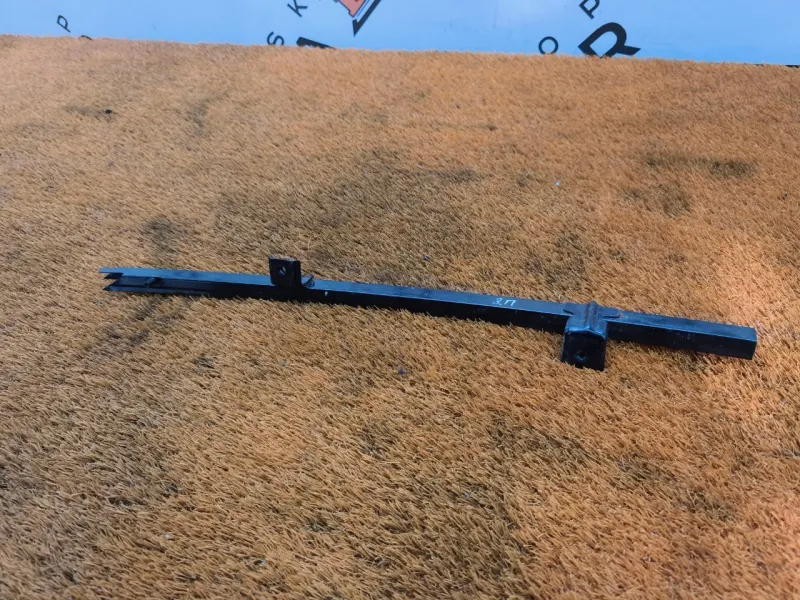 Направляющая стекла двери