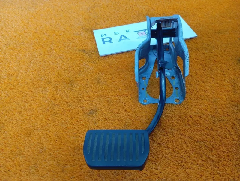 Педаль тормоза