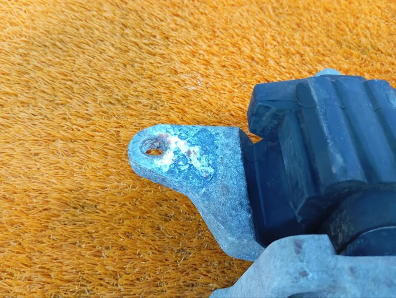 Подушка двигателя