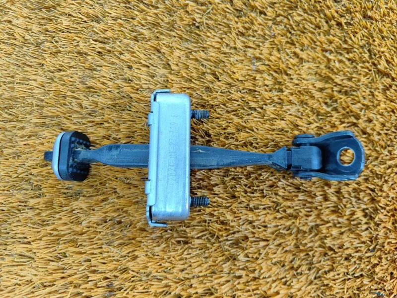 Ограничитель двери