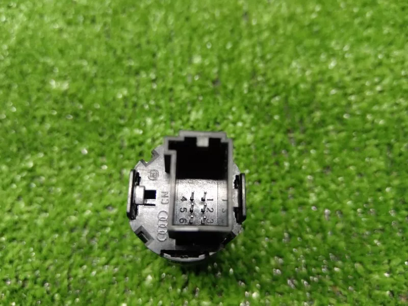 Кнопка запуска двигателя