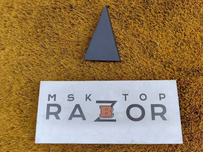 Уголок двери