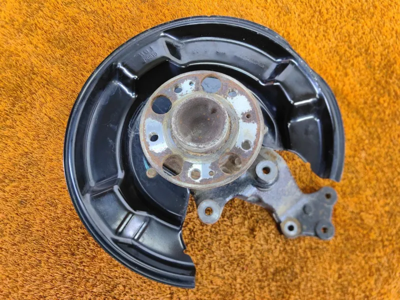 Кулак поворотный