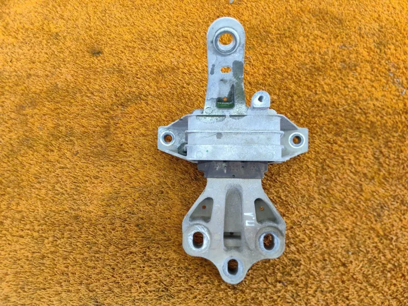 Подушка двигателя