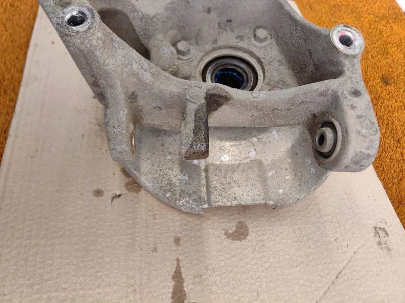 Кулак поворотный