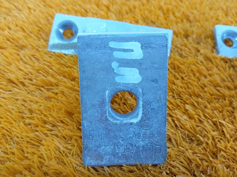 Петля двери