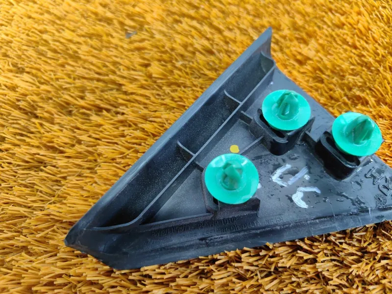 Уголок двери