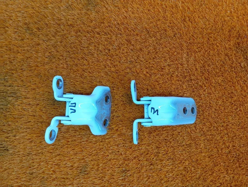 Петля двери