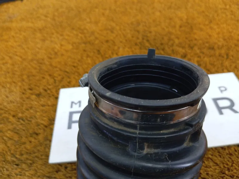 Патрубок воздушного фильтра