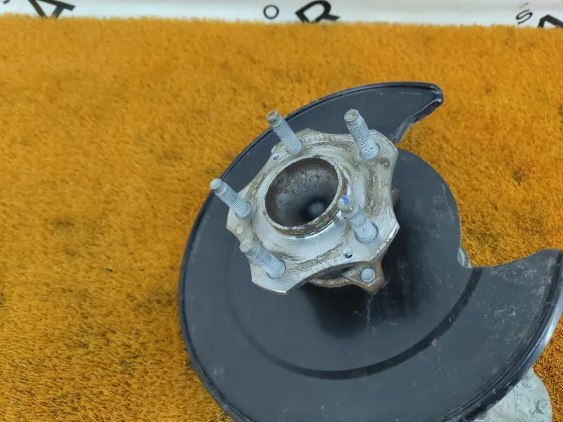 Кулак поворотный