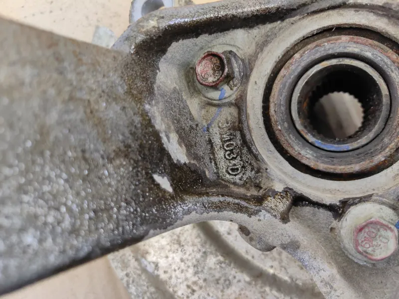 Кулак поворотный