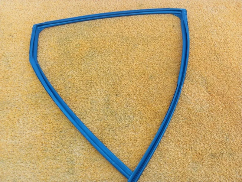 Уплотнитель стекла двери