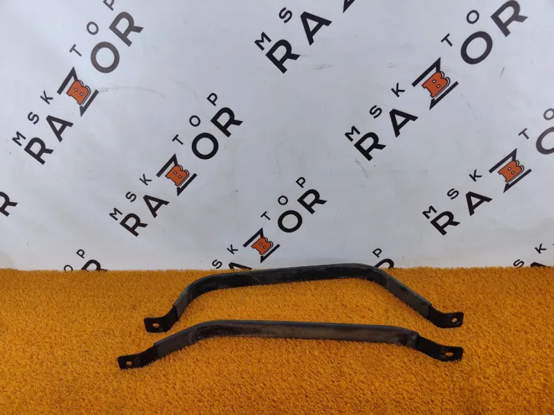 Крепление топливного бака