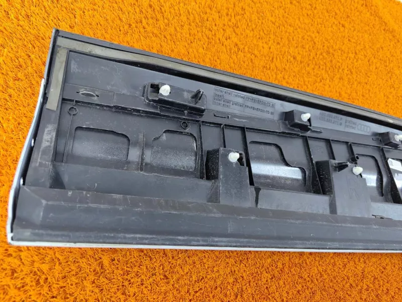 Накладка двери Audi Q7 2019 4M0853970F, задняя правая