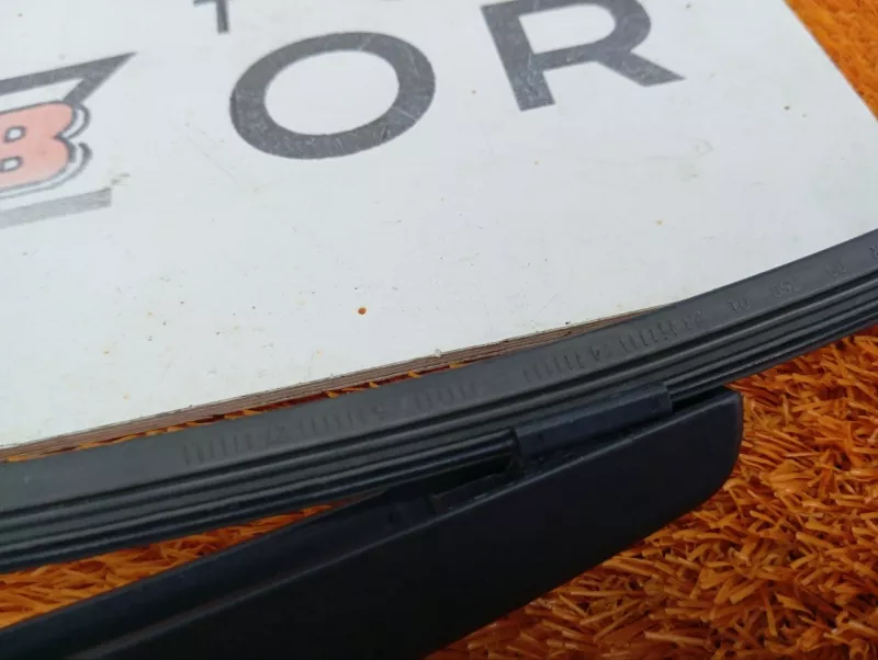 поводок стеклоочистителя