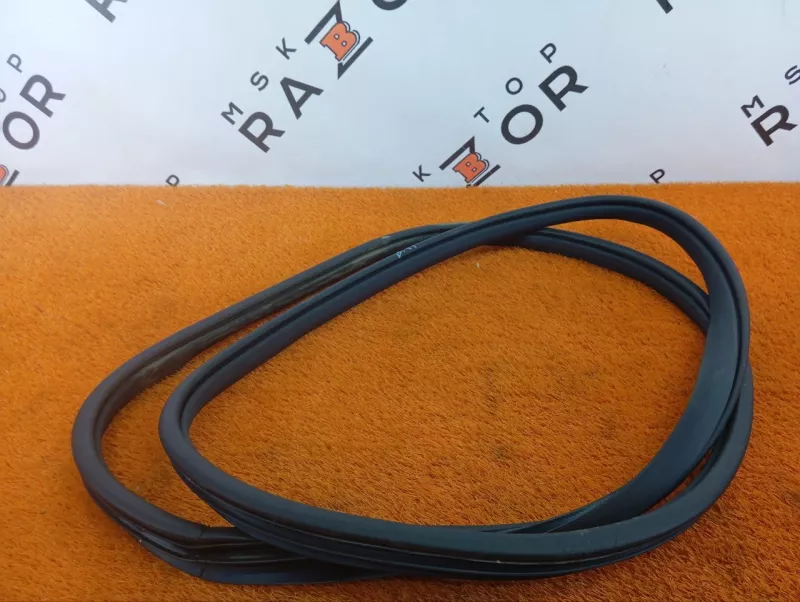 Уплотнитель проема двери