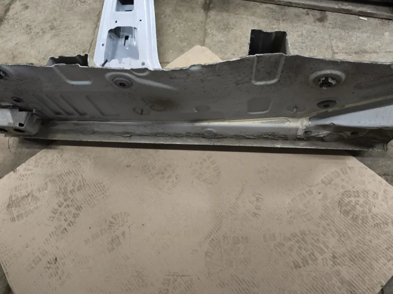 Порог с центральной стойкой