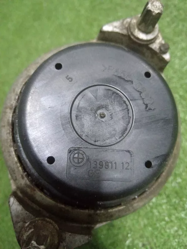 Подушка двигателя