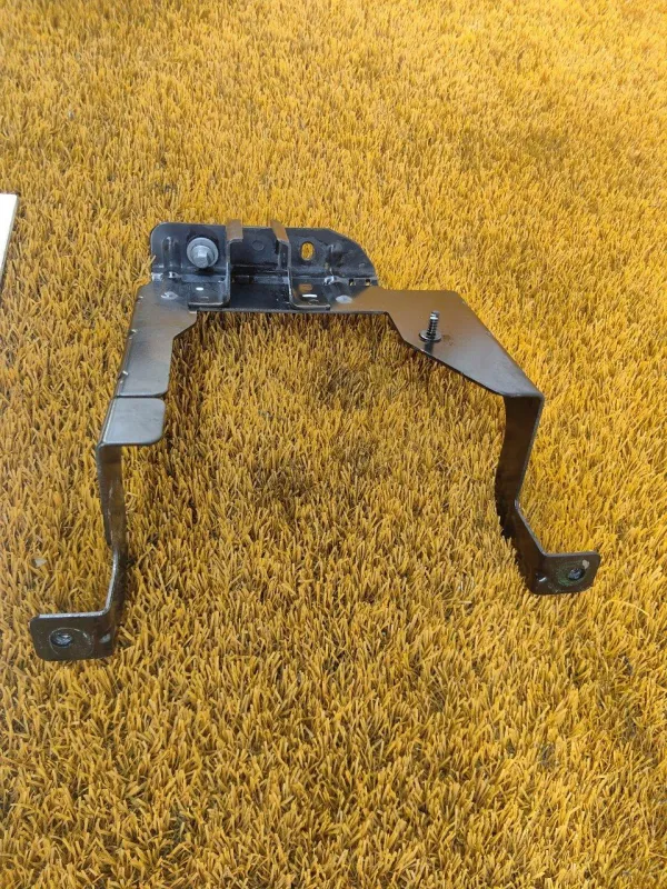 Крепление аккумулятора