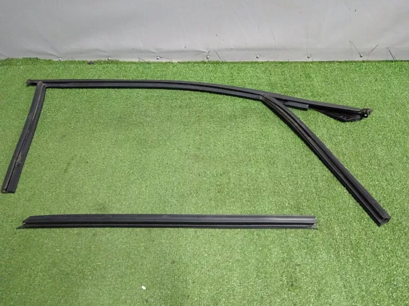 Уплотнитель стекла двери