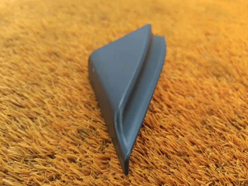 Уголок двери