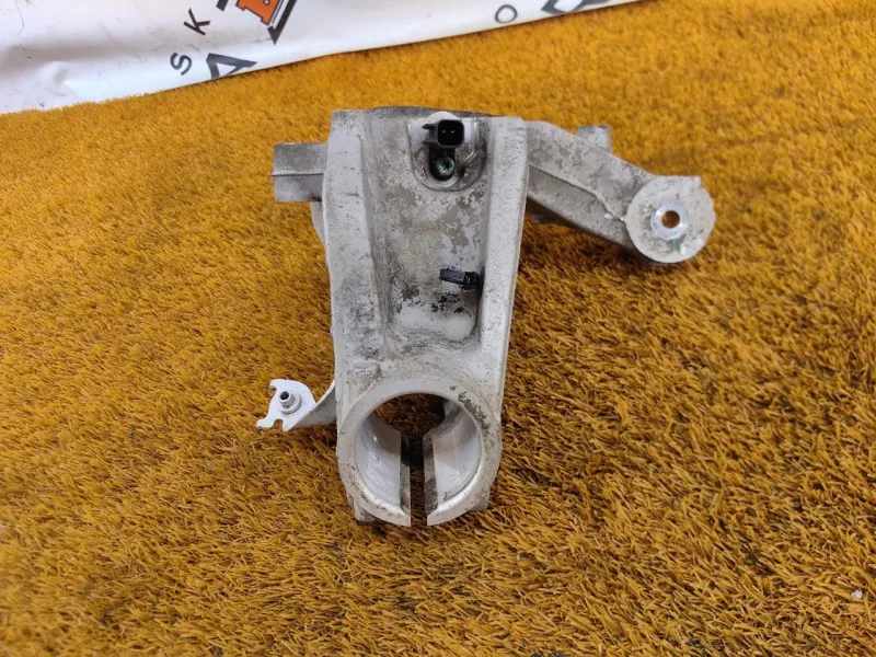 Кулак поворотный